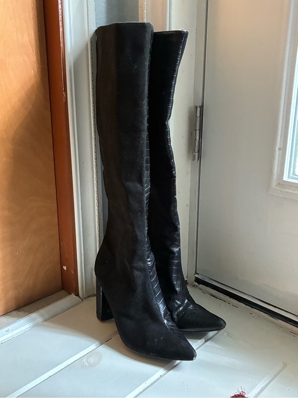 Women's Black Pointed-Toe Knee-High Boots